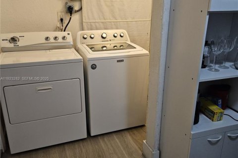 Villa ou maison à louer à Fort Lauderdale, Floride: 2 chambres, 99.5 m2 № 1976931 - photo 9