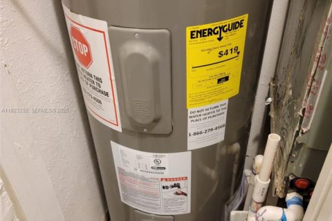 Villa ou maison à louer à Fort Lauderdale, Floride: 2 chambres, 99.5 m2 № 1976931 - photo 10