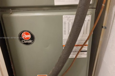 Villa ou maison à louer à Fort Lauderdale, Floride: 2 chambres, 99.5 m2 № 1976931 - photo 11