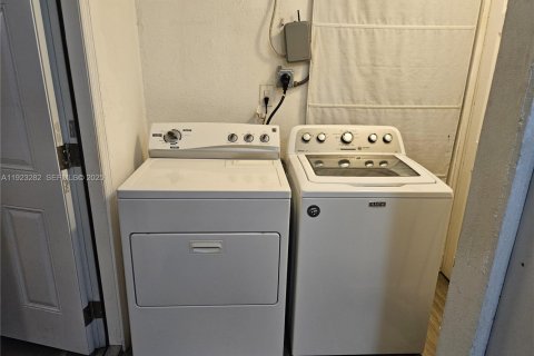 Villa ou maison à louer à Fort Lauderdale, Floride: 2 chambres, 99.5 m2 № 1976931 - photo 8