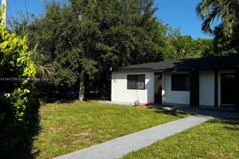 Casa en venta en North Miami Beach, Florida, 4 dormitorios, 140.28 m2 № 1891623 - foto 3