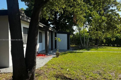 Casa en venta en North Miami Beach, Florida, 4 dormitorios, 140.28 m2 № 1891623 - foto 6
