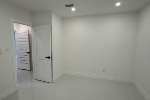 Casa en venta en North Miami Beach, Florida, 4 dormitorios, 140.28 m2 № 1891623 - foto 29