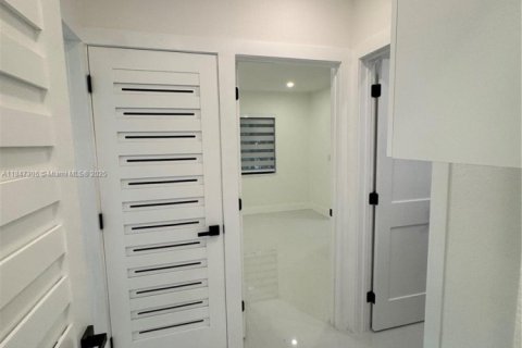 Casa en venta en North Miami Beach, Florida, 4 dormitorios, 140.28 m2 № 1891623 - foto 25