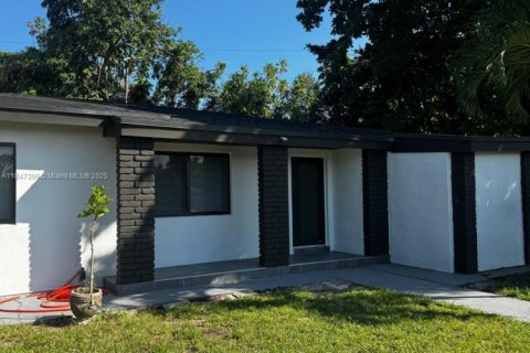 Casa en venta en North Miami Beach, Florida, 4 dormitorios, 140.28 m2 № 1891623 - foto 4