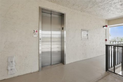 Condo in Sarasota, Florida, 2 bedrooms  № 1655628 - photo 18