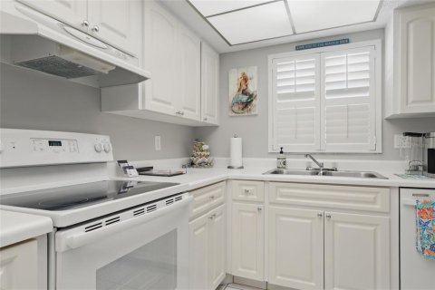Condo in Sarasota, Florida, 2 bedrooms  № 1655628 - photo 5