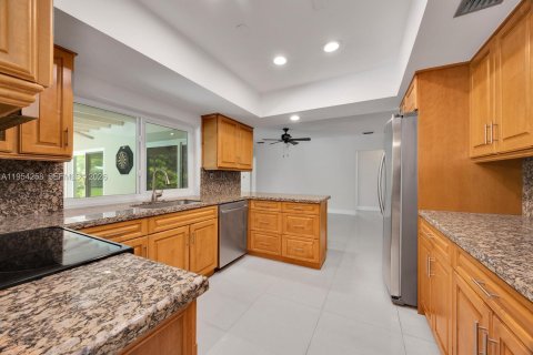 Villa ou maison à vendre à Miami, Floride: 4 chambres, 188.5 m2 № 2009091 - photo 7