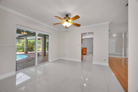 Villa ou maison à vendre à Miami, Floride: 4 chambres, 188.5 m2 № 2009091 - photo 13