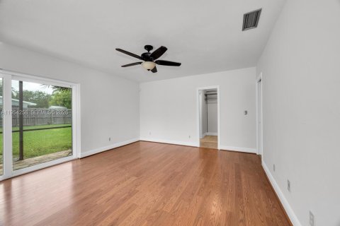 Villa ou maison à vendre à Miami, Floride: 4 chambres, 188.5 m2 № 2009091 - photo 18