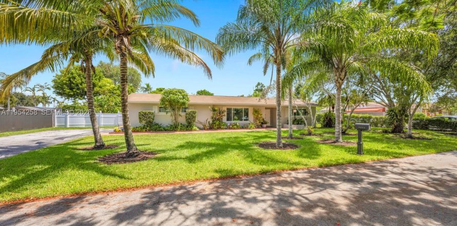 Villa ou maison à Miami, Floride 4 chambres, 188.5 m2 № 2009091