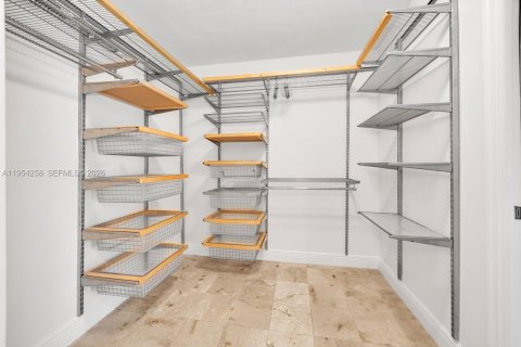 Villa ou maison à vendre à Miami, Floride: 4 chambres, 188.5 m2 № 2009091 - photo 19