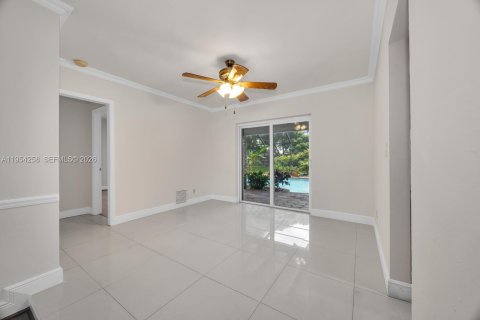Villa ou maison à vendre à Miami, Floride: 4 chambres, 188.5 m2 № 2009091 - photo 11