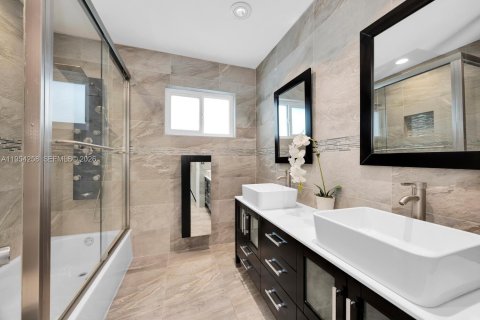 Villa ou maison à vendre à Miami, Floride: 4 chambres, 188.5 m2 № 2009091 - photo 20