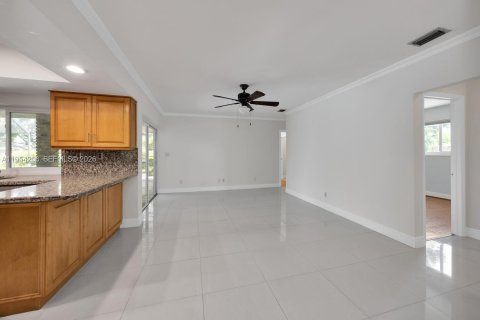 Villa ou maison à vendre à Miami, Floride: 4 chambres, 188.5 m2 № 2009091 - photo 14