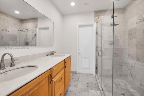 Villa ou maison à vendre à Miami, Floride: 4 chambres, 188.5 m2 № 2009091 - photo 26