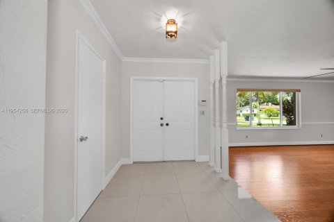 Villa ou maison à vendre à Miami, Floride: 4 chambres, 188.5 m2 № 2009091 - photo 4