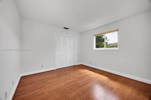 Villa ou maison à vendre à Miami, Floride: 4 chambres, 188.5 m2 № 2009091 - photo 22