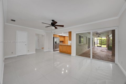Villa ou maison à vendre à Miami, Floride: 4 chambres, 188.5 m2 № 2009091 - photo 6
