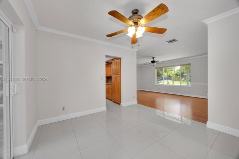 Villa ou maison à vendre à Miami, Floride: 4 chambres, 188.5 m2 № 2009091 - photo 9