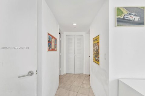 Condominio en venta en Miami Beach, Florida, 2 dormitorios, 120.12 m2 № 1935130 - foto 19