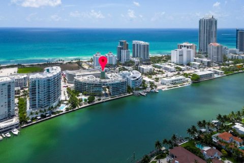 Condominio en venta en Miami Beach, Florida, 2 dormitorios, 120.12 m2 № 1935130 - foto 1