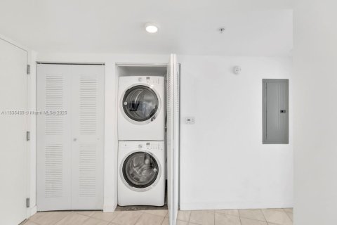 Condominio en venta en Miami Beach, Florida, 2 dormitorios, 120.12 m2 № 1935130 - foto 16