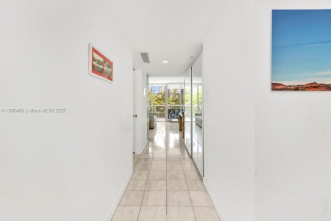 Condominio en venta en Miami Beach, Florida, 2 dormitorios, 120.12 m2 № 1935130 - foto 10