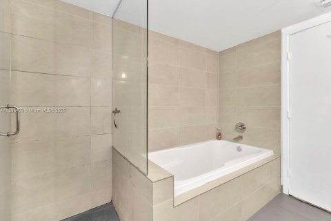 Condominio en venta en Miami Beach, Florida, 2 dormitorios, 120.12 m2 № 1935130 - foto 22