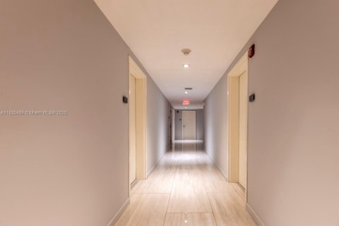 Condominio en venta en Miami Beach, Florida, 2 dormitorios, 120.12 m2 № 1935130 - foto 25