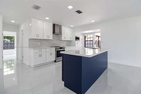 Casa en venta en Miami, Florida, 5 dormitorios, 167.32 m2 № 1946724 - foto 8