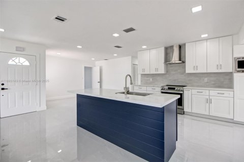 Casa en venta en Miami, Florida, 5 dormitorios, 167.32 m2 № 1946724 - foto 7
