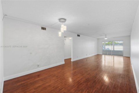 Copropriété à vendre à Coconut Creek, Floride: 2 chambres, 112.41 m2 № 2026625 - photo 12