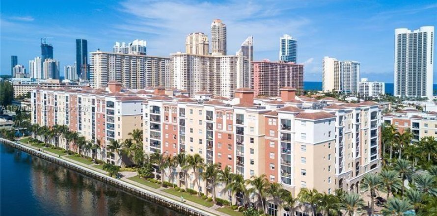 Condo in Sunny Isles Beach, Florida, 2 bedrooms  № 2042148