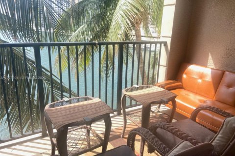 Condo in Sunny Isles Beach, Florida, 2 bedrooms  № 2042148 - photo 3