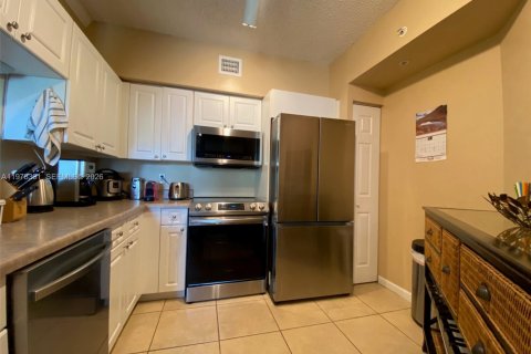 Condo in Sunny Isles Beach, Florida, 2 bedrooms  № 2042148 - photo 11