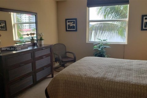 Condo in Sunny Isles Beach, Florida, 2 bedrooms  № 2042148 - photo 15