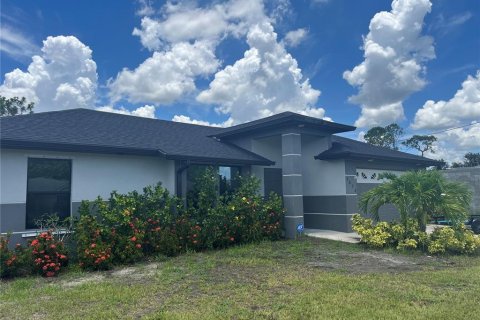 Casa en venta en Cape Coral, Florida, 3 dormitorios, 111.85 m2 № 1789528 - foto 3