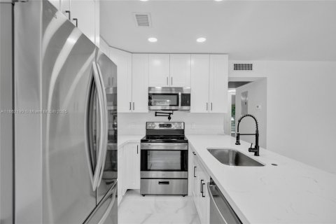 Copropriété à vendre à Deerfield Beach, Floride: 2 chambres, 76.18 m2 № 1961325 - photo 14