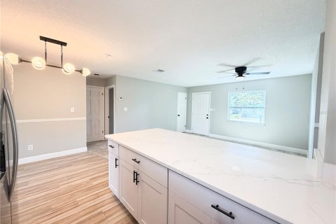 House in Orlando, Florida 4 bedrooms, 140 sq.m. № 2422804 - photo 14