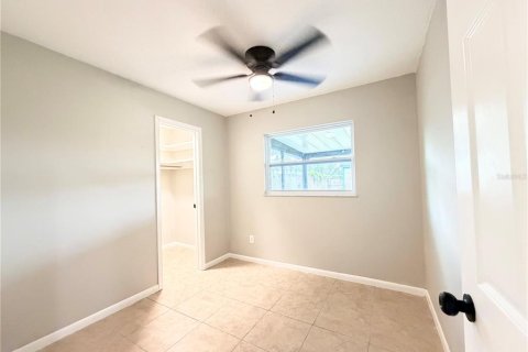 House in Orlando, Florida 4 bedrooms, 140 sq.m. № 2422804 - photo 18