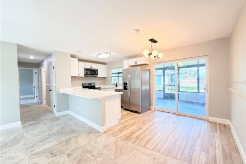 House in Orlando, Florida 4 bedrooms, 140 sq.m. № 2422804 - photo 5