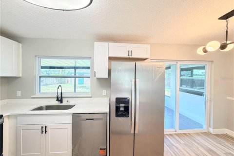 House in Orlando, Florida 4 bedrooms, 140 sq.m. № 2422804 - photo 10