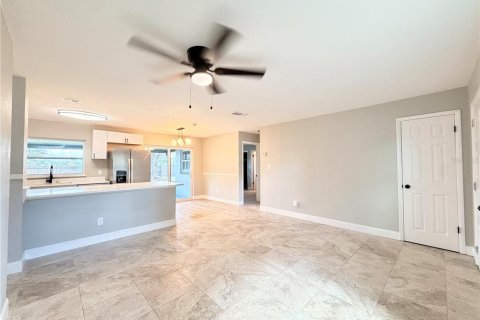 House in Orlando, Florida 4 bedrooms, 140 sq.m. № 2422804 - photo 7