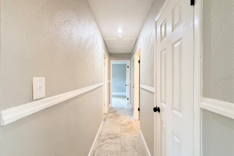 House in Orlando, Florida 4 bedrooms, 140 sq.m. № 2422804 - photo 16