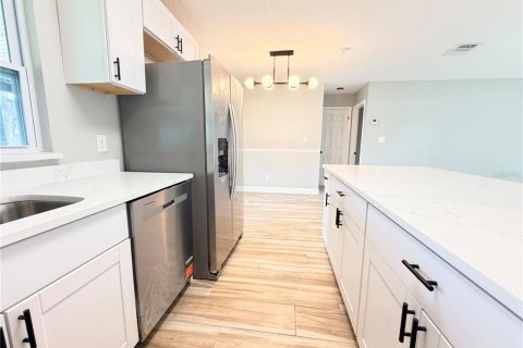 House in Orlando, Florida 4 bedrooms, 140 sq.m. № 2422804 - photo 13
