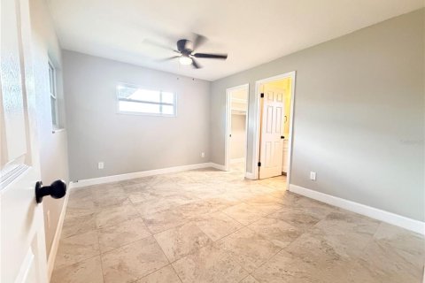 House in Orlando, Florida 4 bedrooms, 140 sq.m. № 2422804 - photo 23
