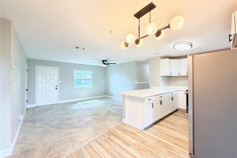 House in Orlando, Florida 4 bedrooms, 140 sq.m. № 2422804 - photo 9