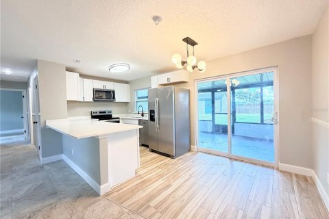 House in Orlando, Florida 4 bedrooms, 140 sq.m. № 2422804 - photo 6
