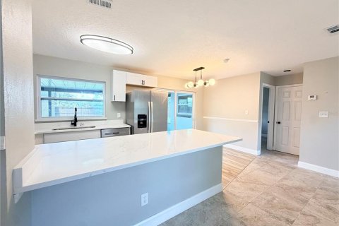 House in Orlando, Florida 4 bedrooms, 140 sq.m. № 2422804 - photo 8